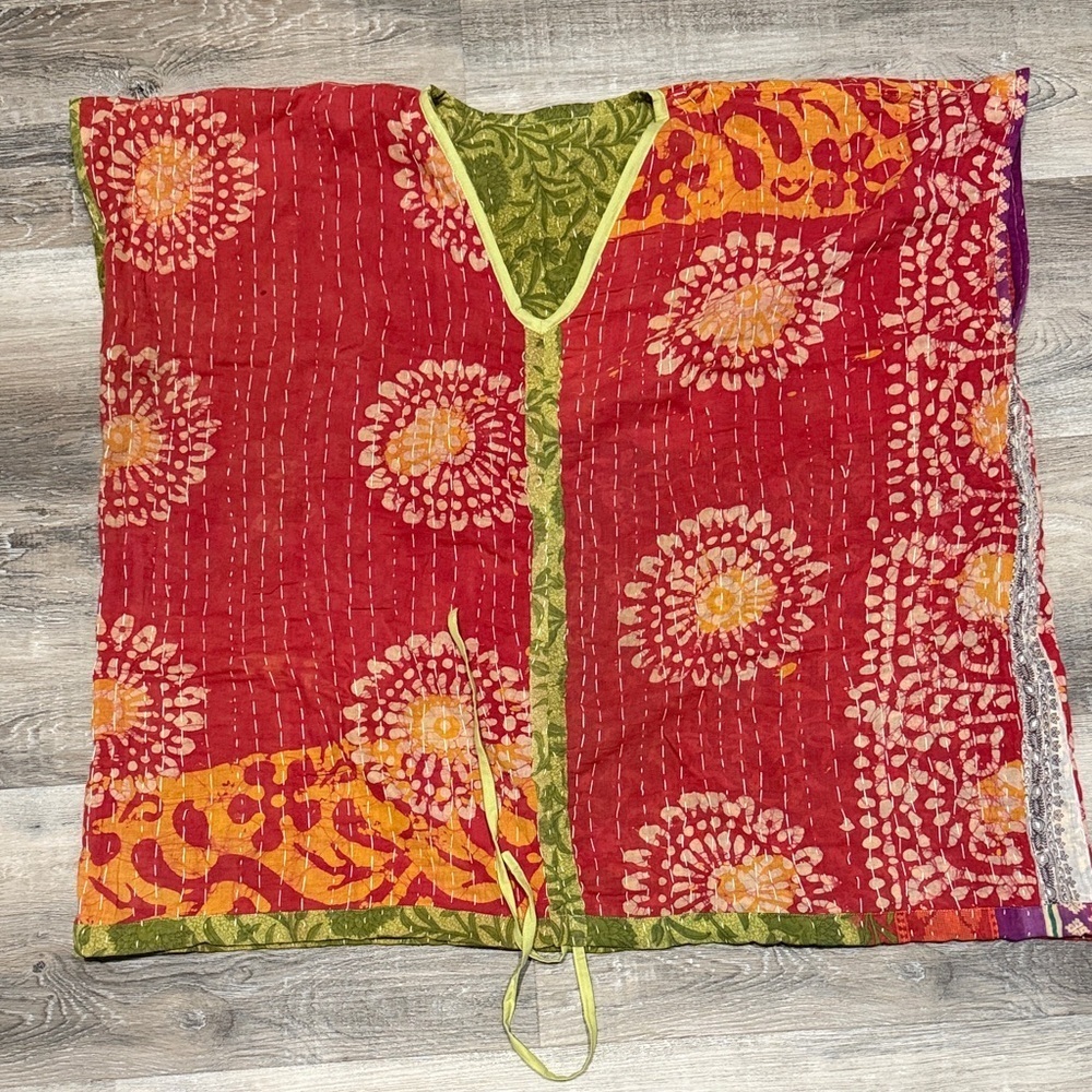 NWOT KANTHA butterfly reversible Red Floral Women's Top one sz